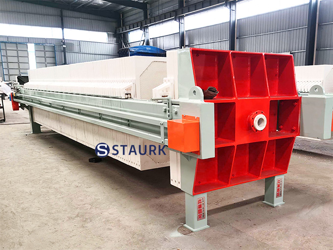 Mining tailings filter press plate filtration